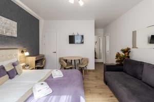 Квартира DeMarApart Violet. Апартаменты двухместный DeMar Apart Bandery 3 (2+2) 2