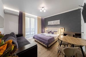 Квартира DeMarApart Violet. Апартаменты двухместный DeMar Apart Bandery 3 (2+2) 1