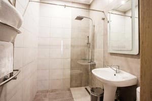 Отель Discovery Hotel. Эконом 8-местный  7