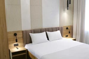 Гостинично-ресторанный комплекс Дубовый гай. Люкс 4-местный с двуспальной кроватью и односпальными 1