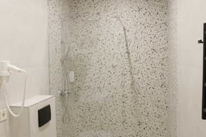 Гостинично-ресторанный комплекс Дубовый гай. Люкс 4-местный с двуспальной кроватью и односпальными 4