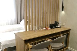 Гостинично-ресторанный комплекс Дубовый гай. Люкс 4-местный с двуспальной кроватью и односпальными 5