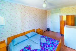 Готель Эконом отель. Економ двохмісний з спільною ванною кімнатою 1