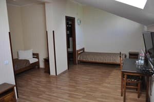 Отель Етна. Комфорт трехместный  6