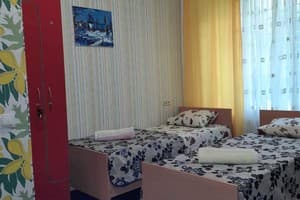 Хостел Eva Hostel. Место в женском 4-местном номере 4-местная женская комната 3