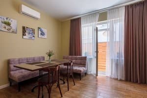 Коттедж Five seasons. Коттедж 6-местный Лавандовое утро 5