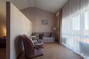 Коттедж Five seasons. Коттедж 8-местный Летний отдых 2