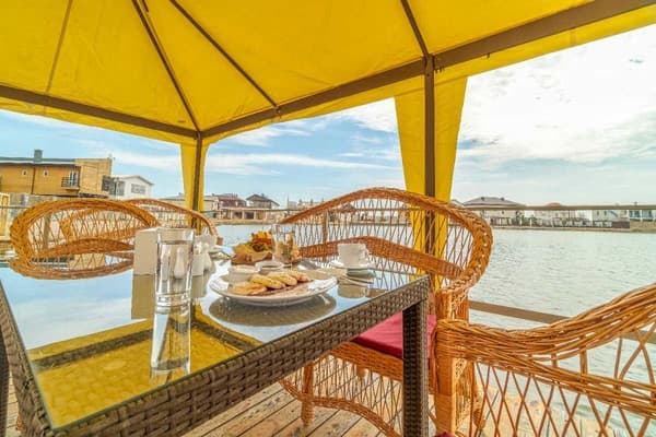 Flamingo family club 4