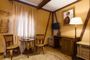 Бутик-отель Фортеця Гетьмана. Полулюкс двухместный Покои хана Гирея 3