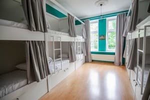 Мини-отель Friends hostel. Место в общем 12-местном номере  1