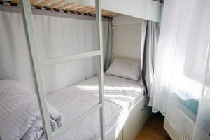 Мини-отель Friends hostel. Место в общем 9-местном номере  2