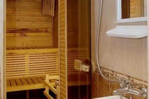 Отель Галиция. Люкс трехместный с сауной 6