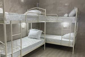 Хостел Garden. Место в общем 10-местном номере  2