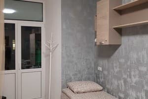 Хостел Гном & Gnome. Место в общем 5-местном номере с балконом 4