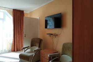 Отель Гостевой дом писателей. Семейный трехместный двухкомнатный с видом на море 6