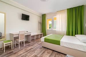 Готель Green hotel-club. Люкс тримісний  3