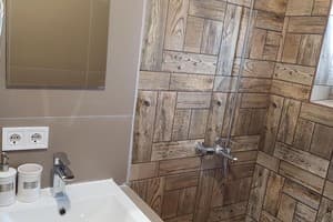 Гостиный двор Guest House Shafran. Стандарт 4-местный Вертикаль 4+1 5