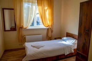 Апарт-отель Guest house Kiev forest. Апартаменты 5-местный с 3 спальнями 4