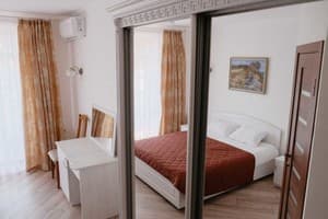 Отель Хутір. Стандарт двухместный со сплошной кроватью 6