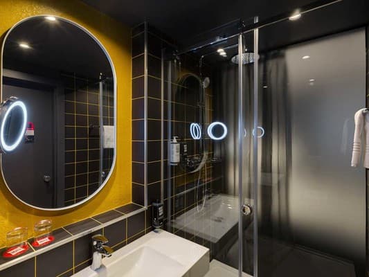 Ibis Kyiv Beresteiska 8