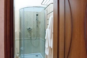 Мини-отель Inn Lviv. Семейный 4-местный люкс с двумя спальнями 6