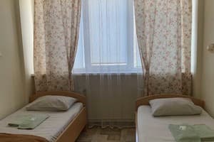 Хостел Искра. Эконом двухместный Twin с собственной ванной комнатой 2