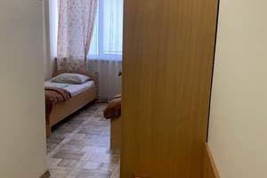 Хостел Искра. Эконом двухместный Twin с собственной ванной комнатой 3