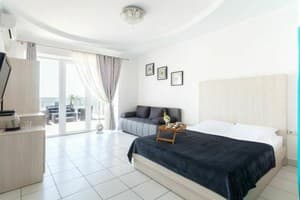 Отель Калифорния. Люкс 4-местный с видом на море с террасой 1