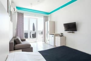 Отель Калифорния. Люкс 4-местный с видом на море с террасой 2