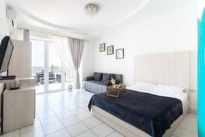 Отель Калифорния. Люкс трехместный с видом на море и террасой 2