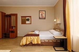 Отель Кайзер во Львове. Делюкс 4-местный с мини кухней 7