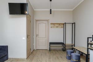 Отель Кайзер во Львове. Полулюкс 5-местный с кроватью размера king-size и миникухней 5