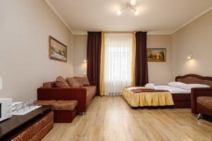 Отель Кайзер во Львове. Семейный 5-местный с мини кухней 1