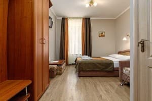 Отель Кайзер во Львове. Стандарт трехместный  2