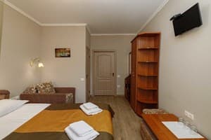 Отель Кайзер во Львове. Стандарт трехместный  3