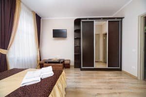Отель Кайзер во Львове. Стандарт трехместный  17