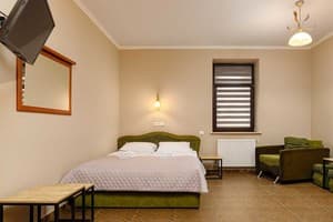 Отель Кайзер во Львове. Улучшенный 4-местный с кроватью размера  king-size и мини кухней 1