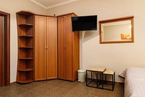 Отель Кайзер во Львове. Улучшенный 4-местный с кроватью размера  king-size и мини кухней 4