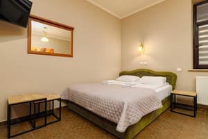 Отель Кайзер во Львове. Улучшенный 4-местный с кроватью размера  king-size и мини кухней 6