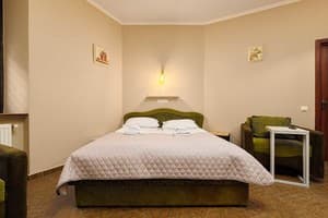 Отель Кайзер во Львове. Улучшенный 4-местный с кроватью размера  king-size и мини кухней 11