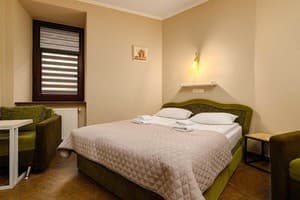 Отель Кайзер во Львове. Улучшенный 4-местный с кроватью размера  king-size и мини кухней 13