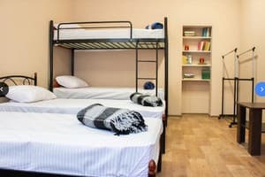 Хостел Koleso. Место в мужском 5-местном номере  1