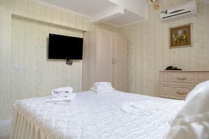 Гостинично-ресторанный комплекс Коляда. Люкс 6-местный  6