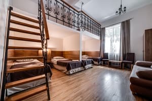 Отель Kryva Lypa (Крива Липа). Стандарт 6-местный двухуровневый с собственной ванной комнатой вне номера 1