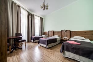 Отель Kryva Lypa (Крива Липа). Стандарт трехместный с собственной ванной комнатой вне номера 1