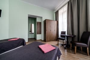 Отель Kryva Lypa (Крива Липа). Стандарт трехместный с собственной ванной комнатой вне номера 2