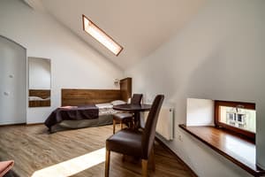 Отель Kryva Lypa (Крива Липа). Стандарт трехместный с собственной ванной комнатой вне номера 5