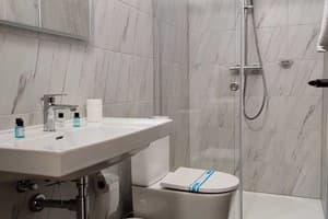 Мини-отель Kyiv Honchara Hotel. Эконом двухместный стандарт мікро 2