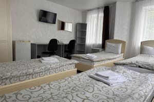 Отель Лайм . Эконом двухместный олимпийский №7 ( 2+2) 2