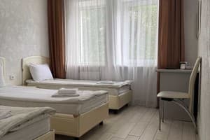 Отель Лайм . Эконом двухместный олимпийский №7 ( 2+2) 5